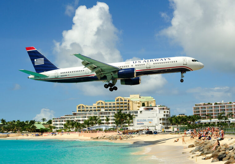 scariest-landing-maho-beach-st-martaan